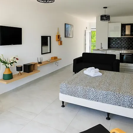 Harbour Apt6 * Paphos