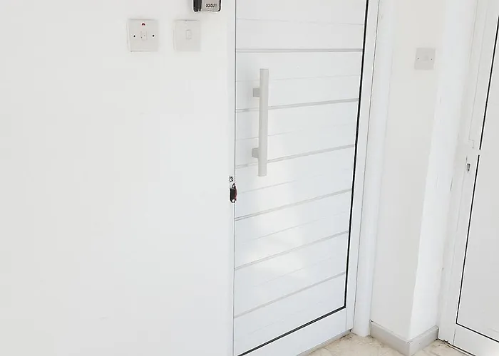 Harbour Apt6 * Paphos