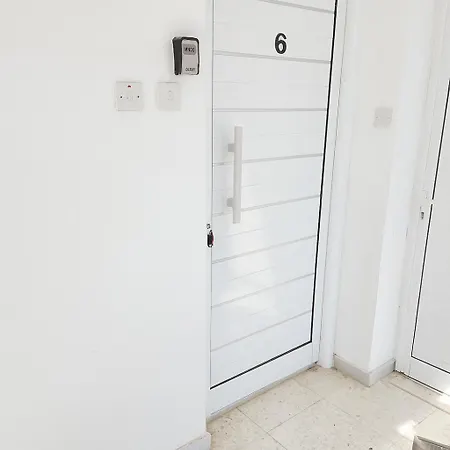 Harbour Apt6 * Πάφος